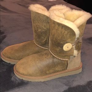 UGG Bailey Button Bomber Brown